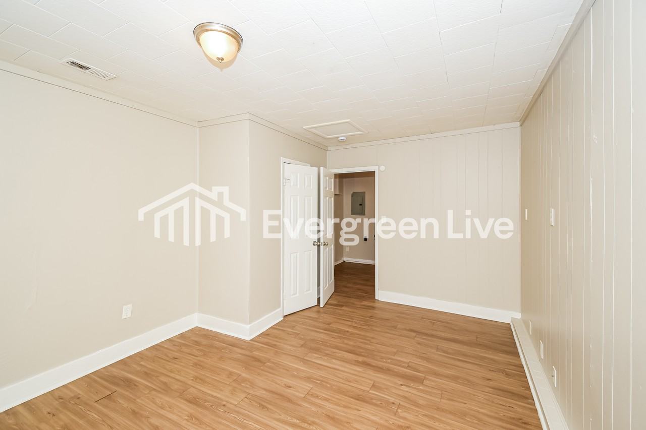 9819 Bishop Ct - Photo 6 of 15