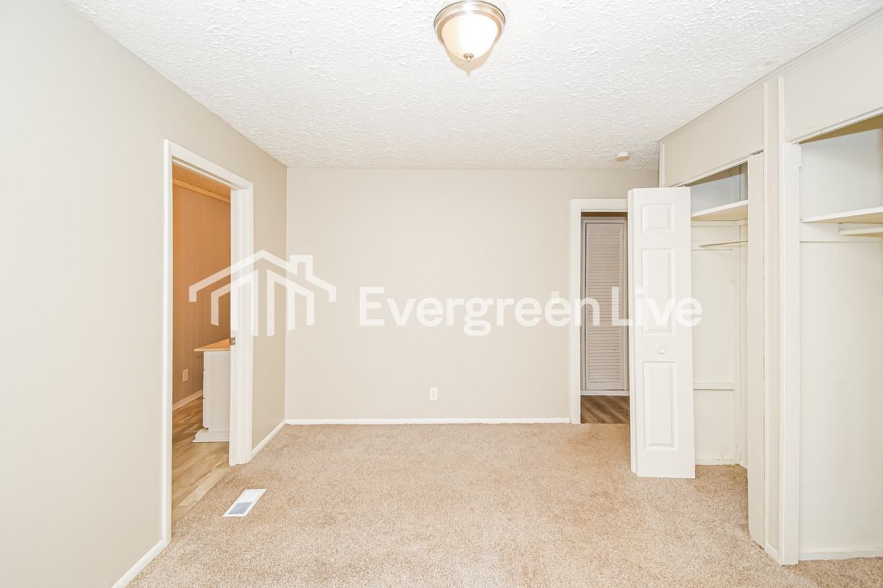 9819 Bishop Ct - Photo 7 of 15