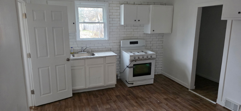 1831 S Westmoreland Ave - Photo 3 of 11