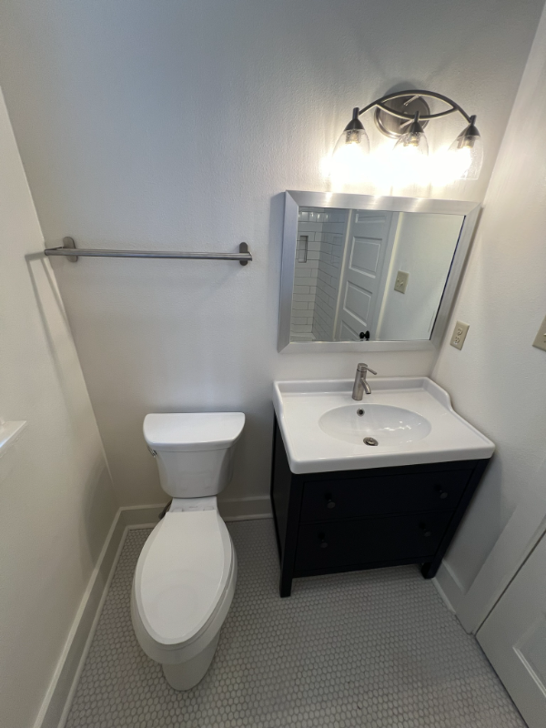 516 E 8th St #C - Photo 2 of 18