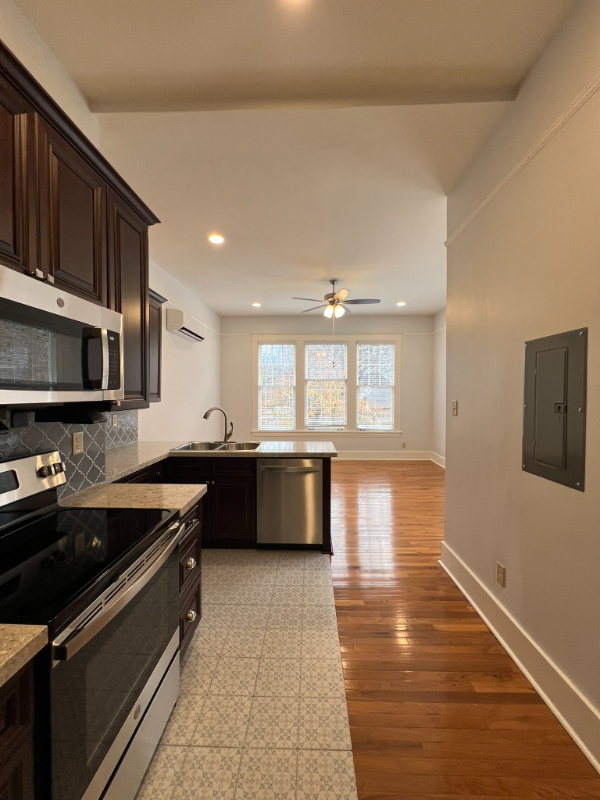 516 E 8th St #C - Photo 3 of 18