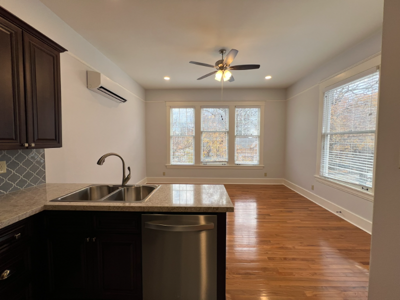 516 E 8th St #C - Photo 4 of 18