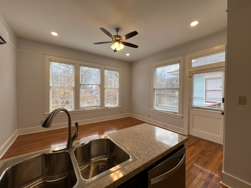 516 E 8th St #C - Photo 5 of 18