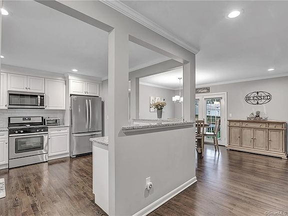 35 Delwood Rd - Photo 3 of 12