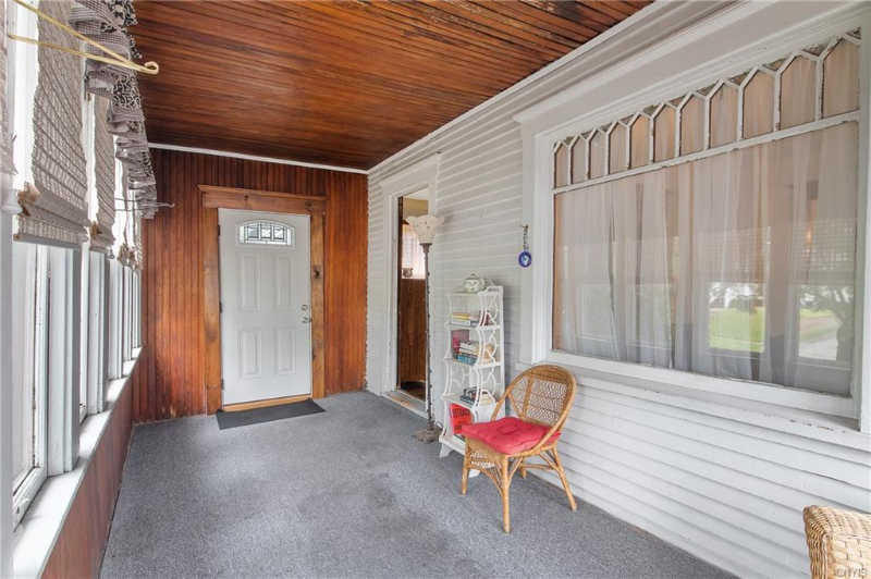 315 Boyden St - Photo 4 of 20