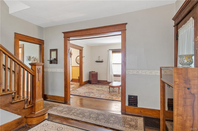 315 Boyden St - Photo 7 of 20