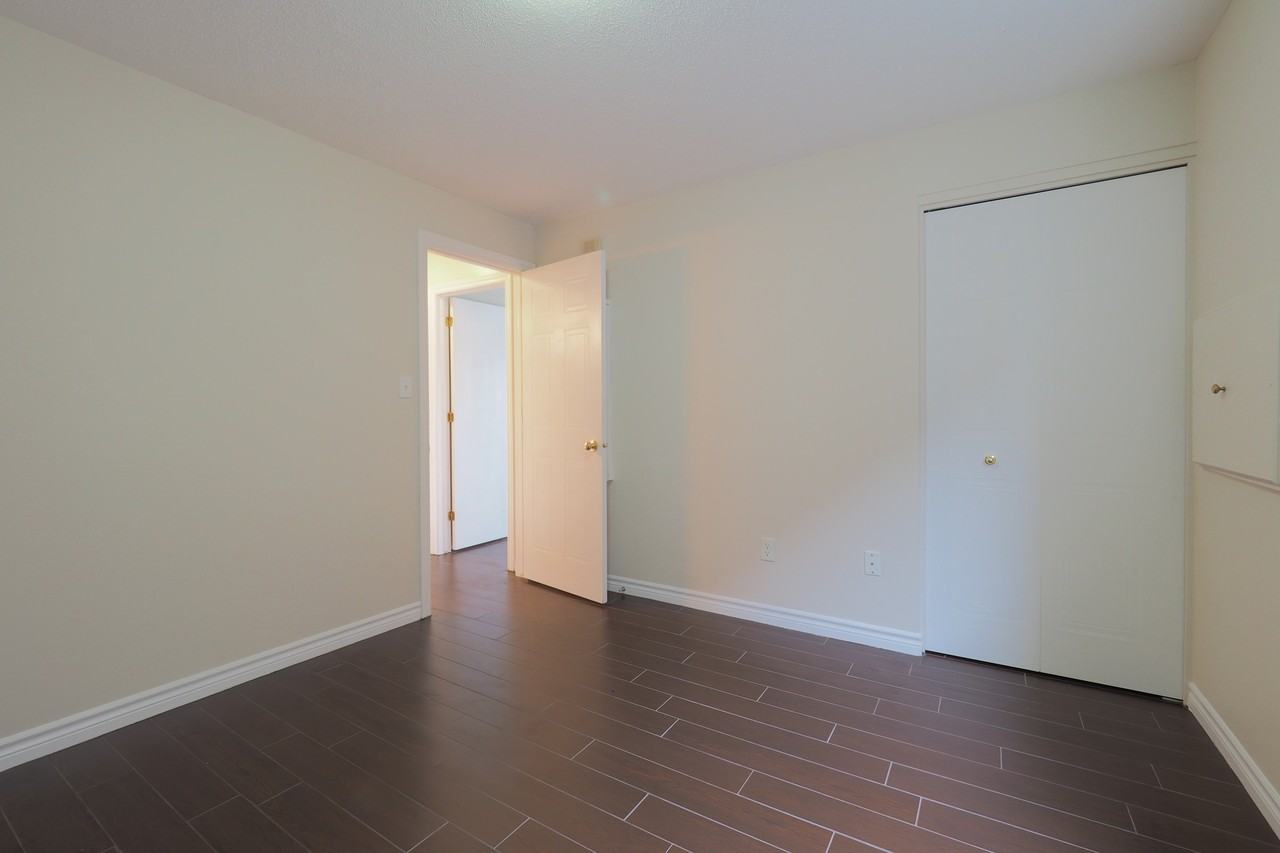 1678 Russell Rd - Photo 6 of 12