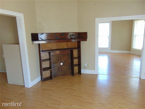 687 Parkway St - Photo 3 of 13