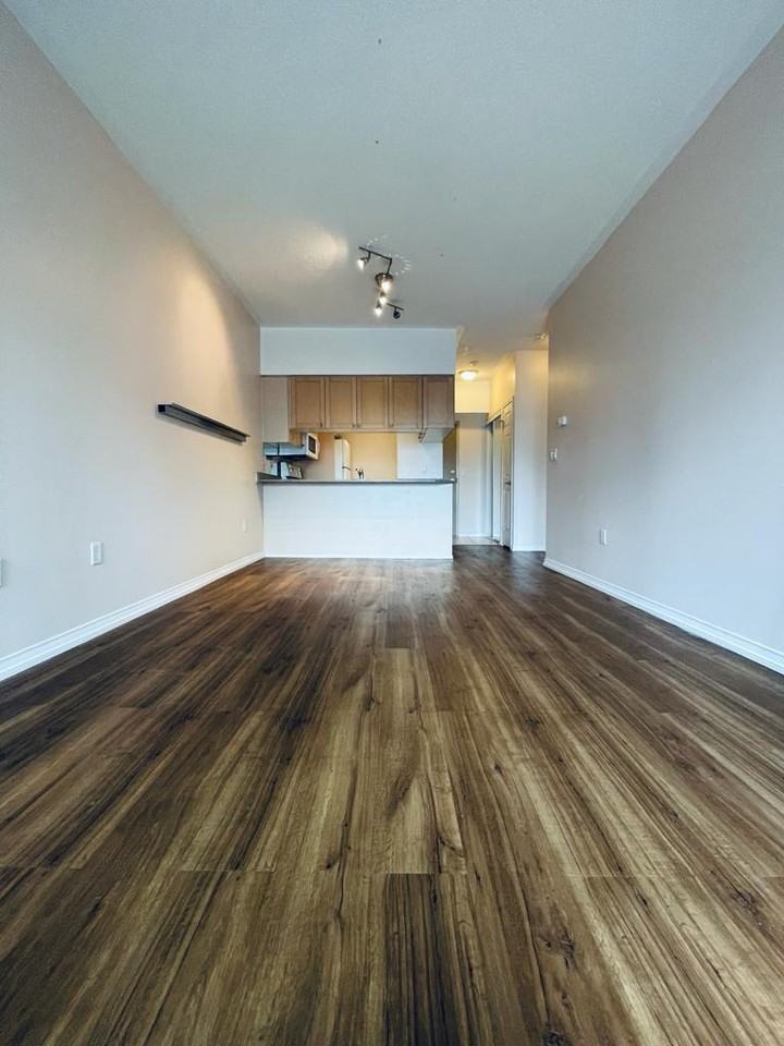 909 Bay St - Photo 5 of 20