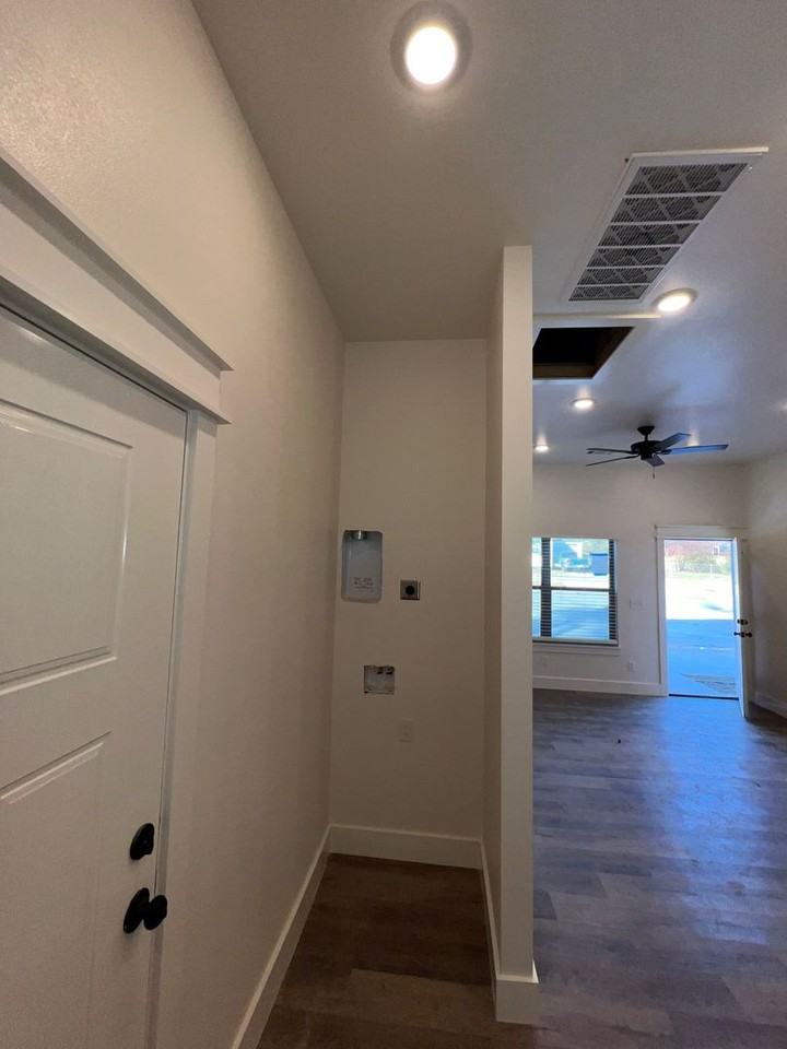 12TH STREET TOWNHOMES OF FAYETTEVILLE LLC - Photo 6 of 30