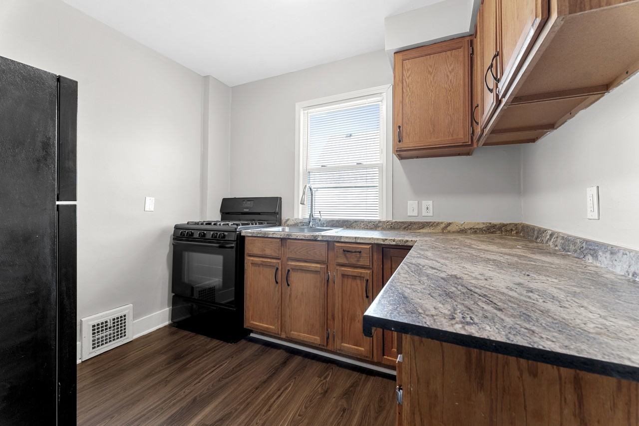 1847 8th St #1 - Photo 2 of 12