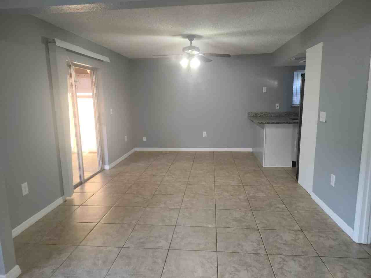 664 Lake Dexter Cir #1 - Photo 3 of 15