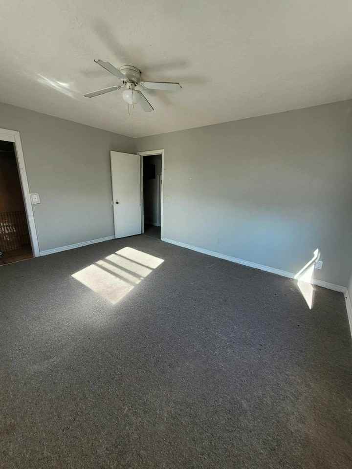 1005 N B St #2 - Photo 3 of 9