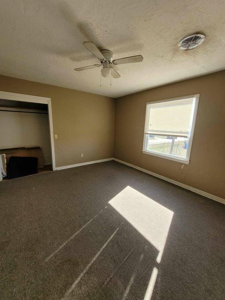 1005 N B St #2 - Photo 5 of 9