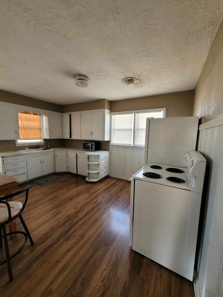 1005 N B St #2 - Photo 6 of 9