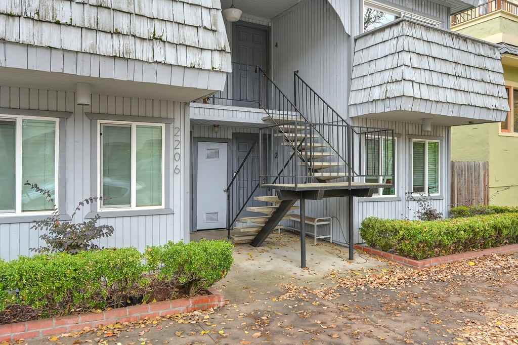 2206 I St #4 - Photo 3 of 28