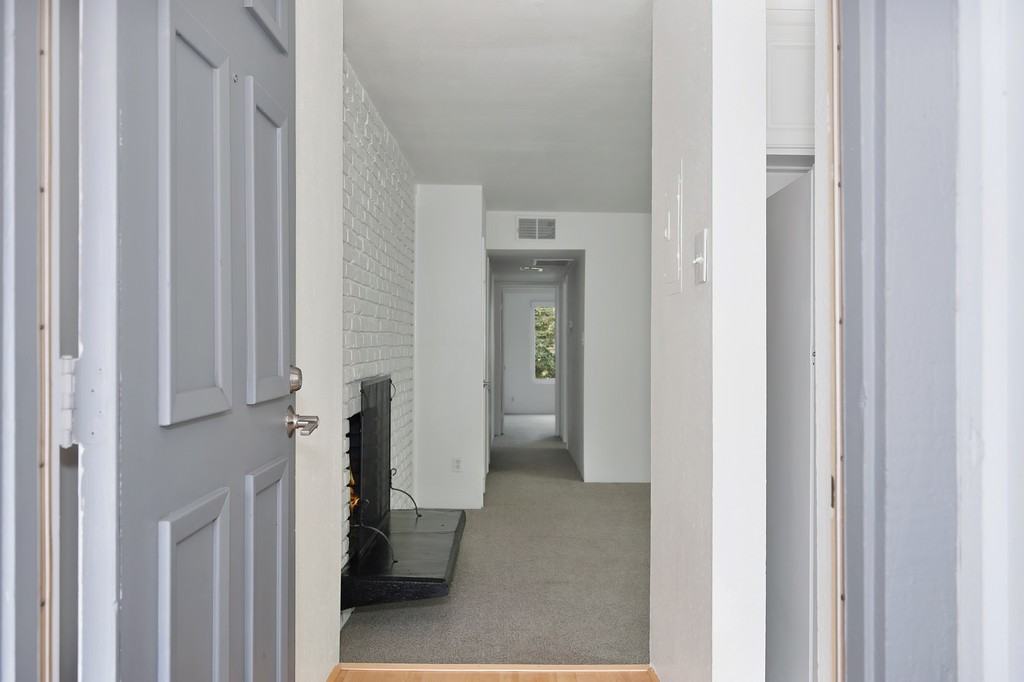 2206 I St #4 - Photo 5 of 28