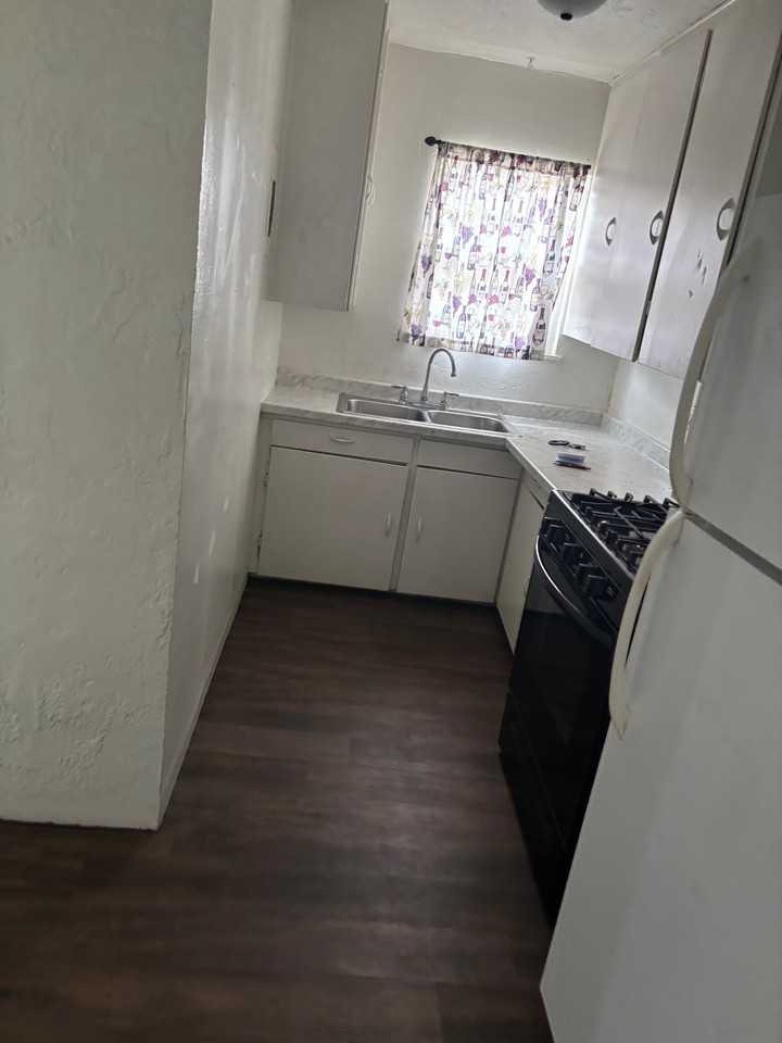 410 N Orchard Ave #C - Photo 6 of 8