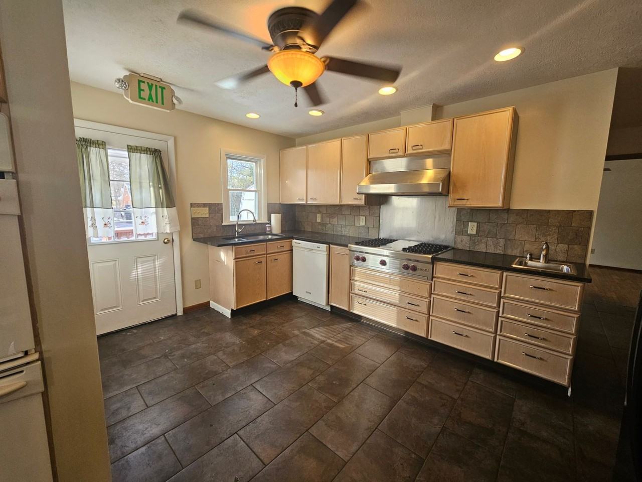 120 Luther Ave - Photo 3 of 24