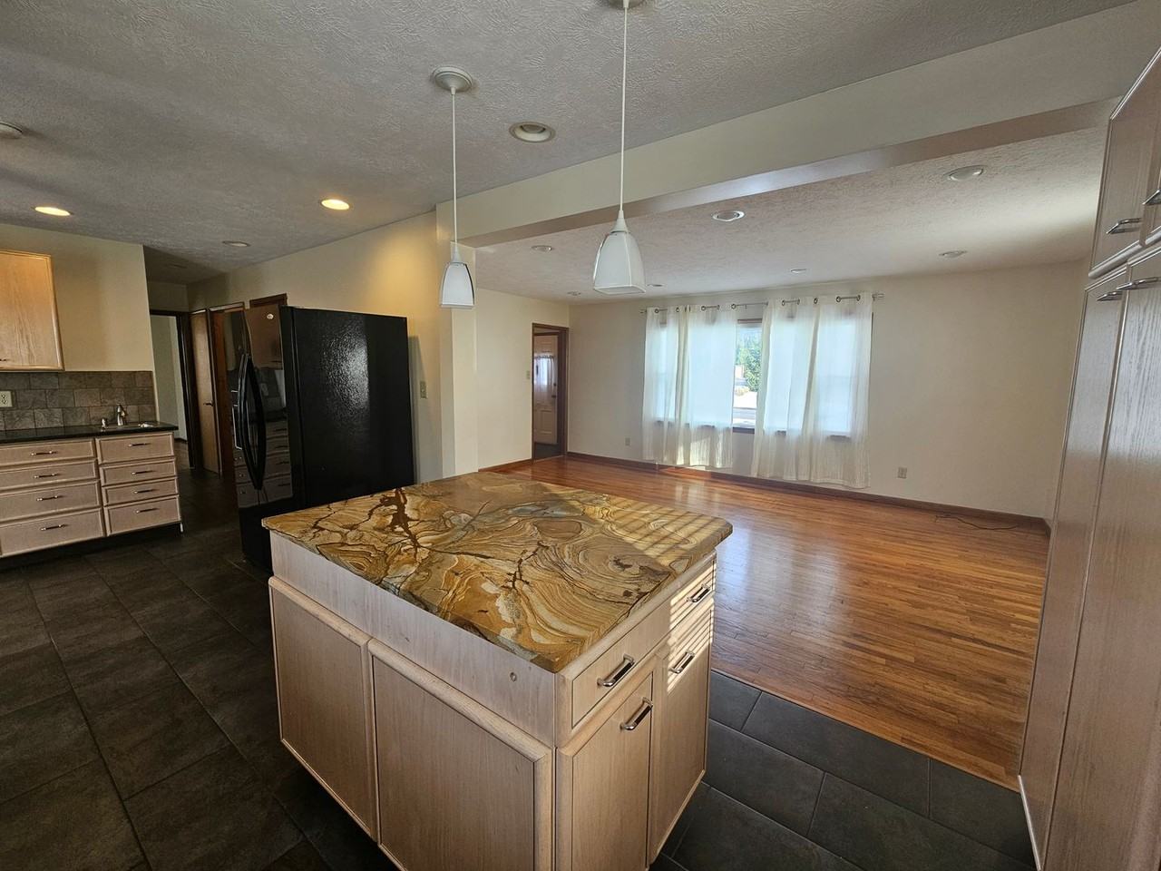 120 Luther Ave - Photo 6 of 24