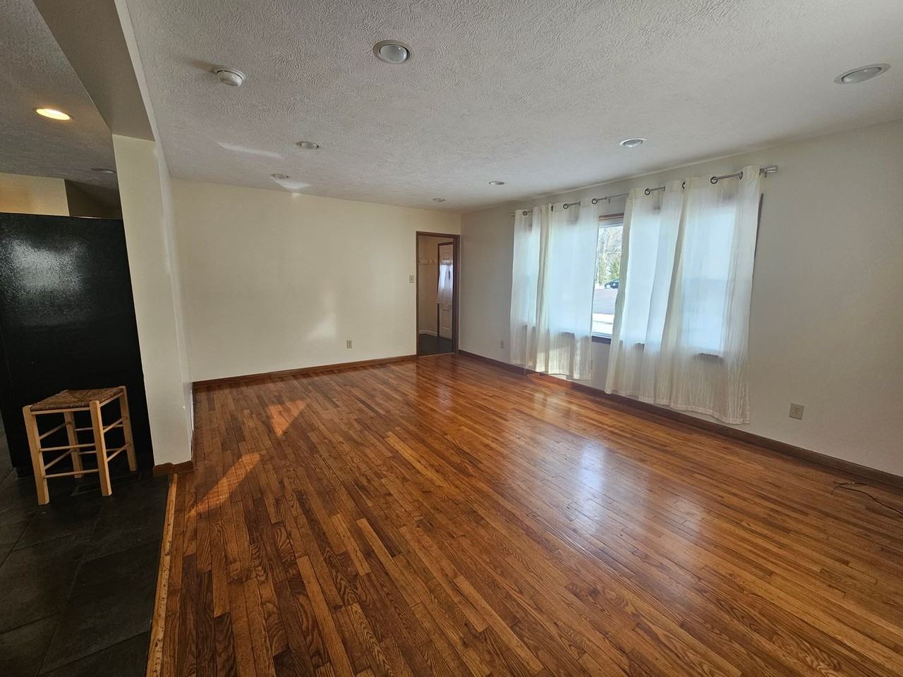 120 Luther Ave - Photo 7 of 24