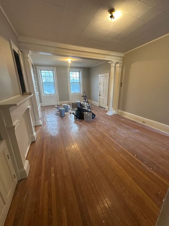 114 S West St - Photo 2 of 9