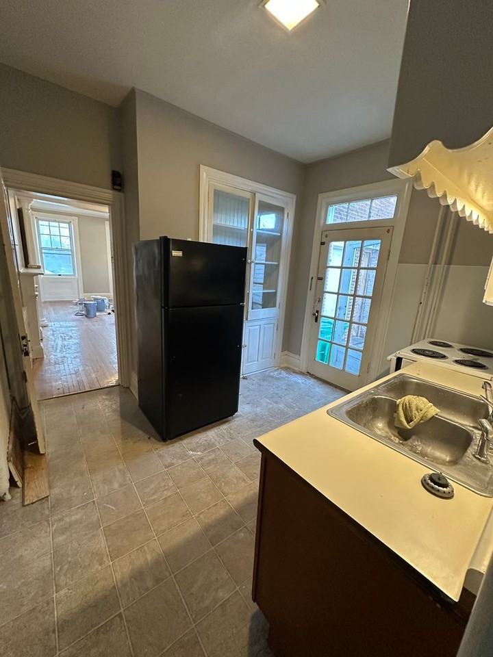 114 S West St - Photo 4 of 9