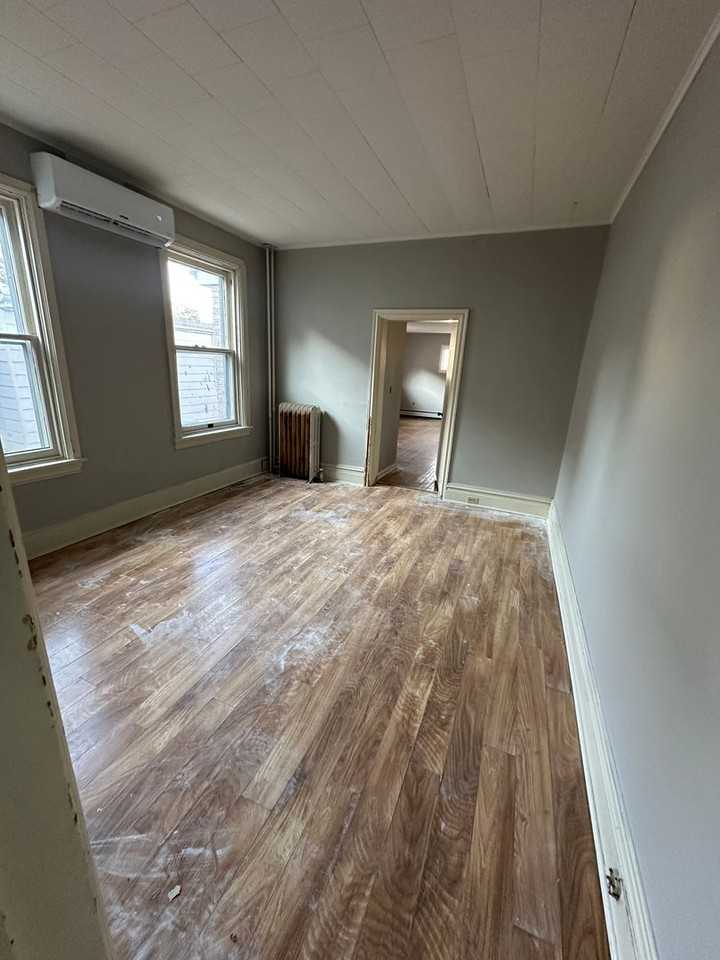 114 S West St - Photo 6 of 9