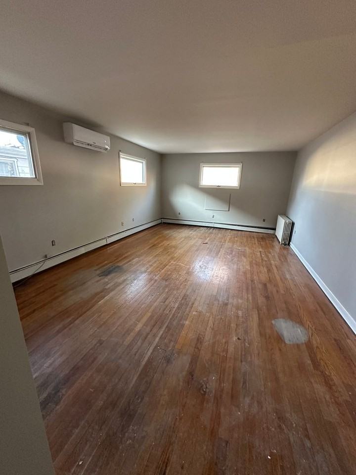 114 S West St - Photo 7 of 9