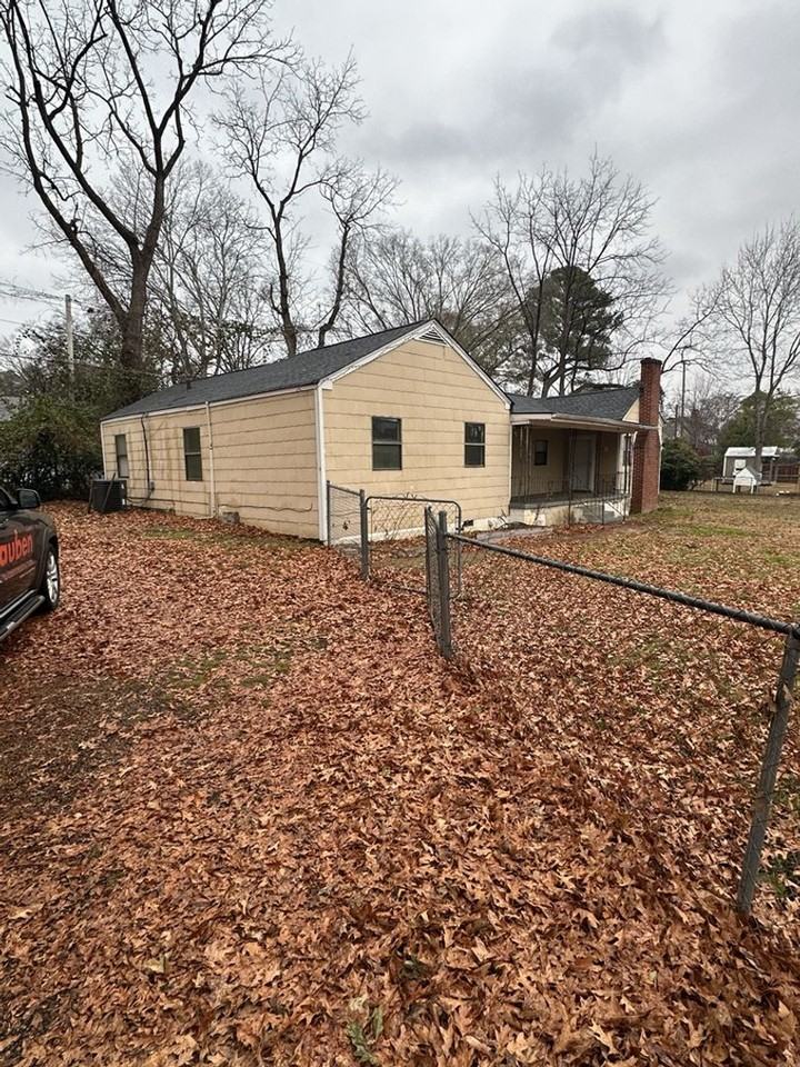 105 Hunt Ave - Photo 2 of 13