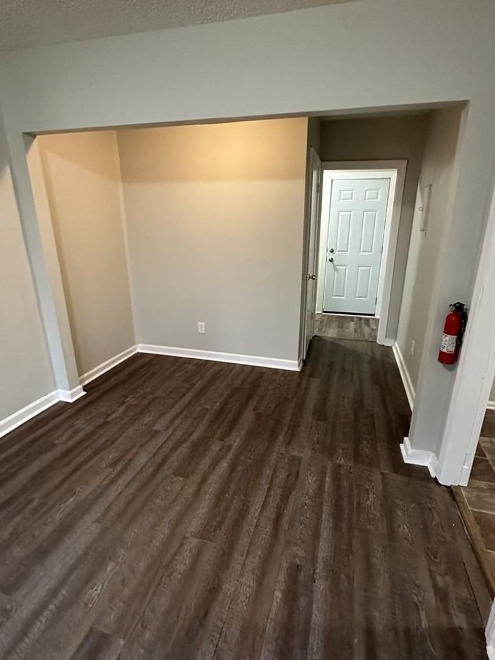 105 Hunt Ave - Photo 6 of 13