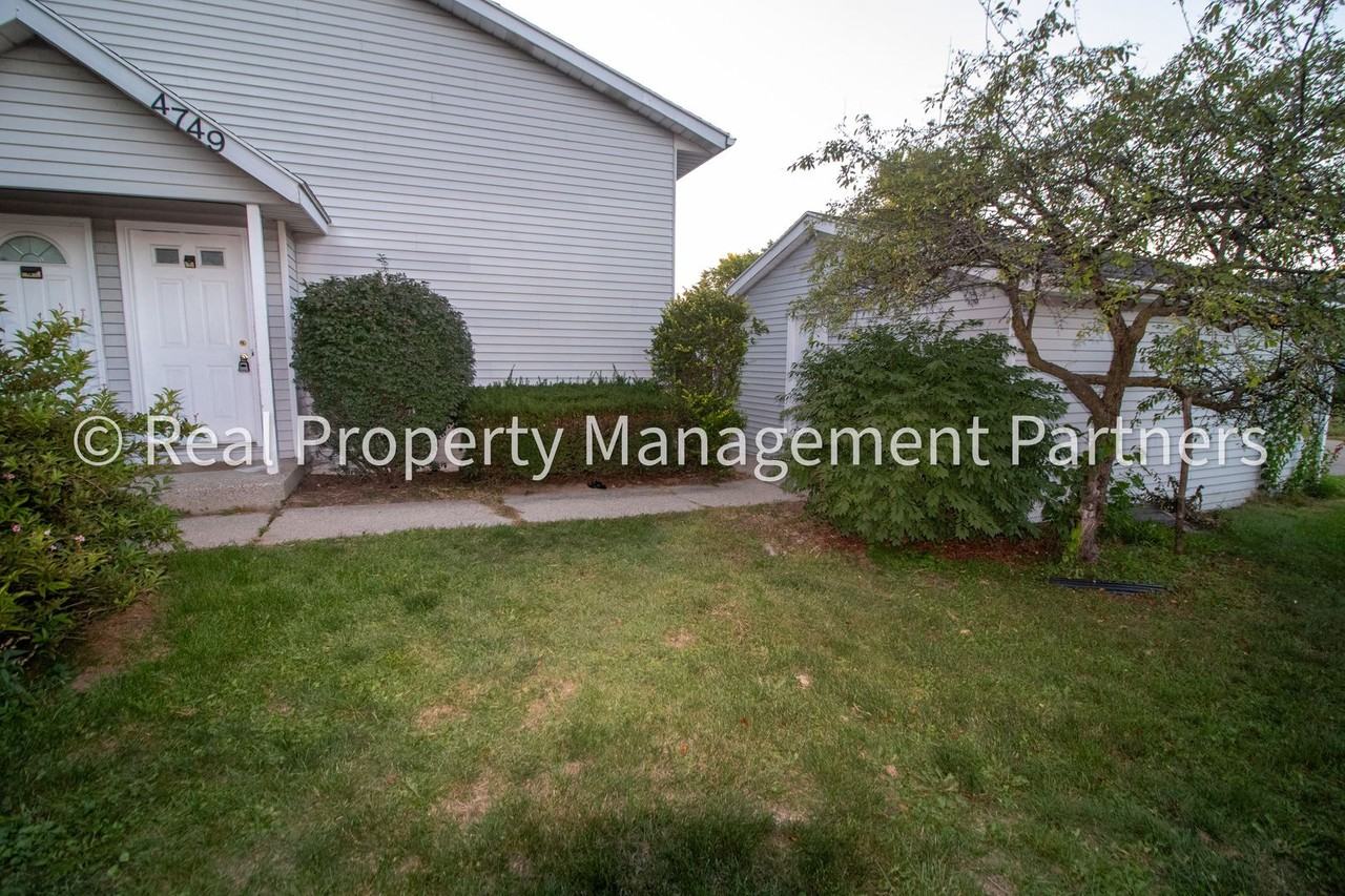 4751 Circle Shore Dr Se - Photo 3 of 7