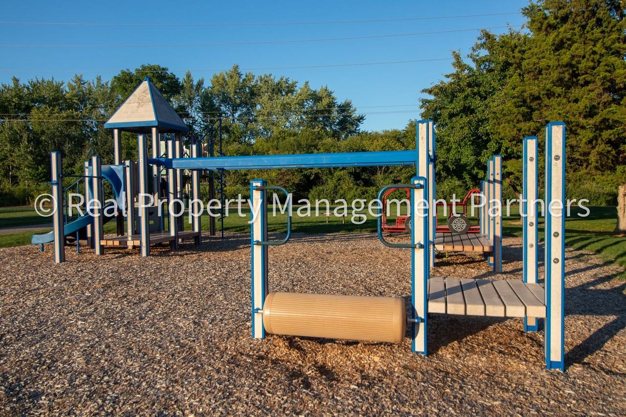 4751 Circle Shore Dr Se - Photo 6 of 7