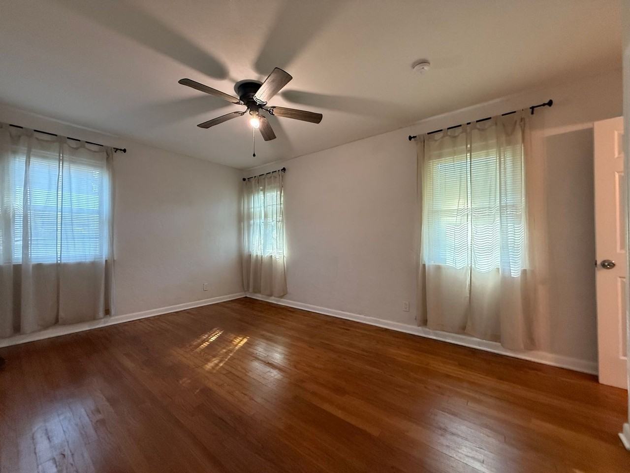 542 S Seneca Blvd - Photo 5 of 25