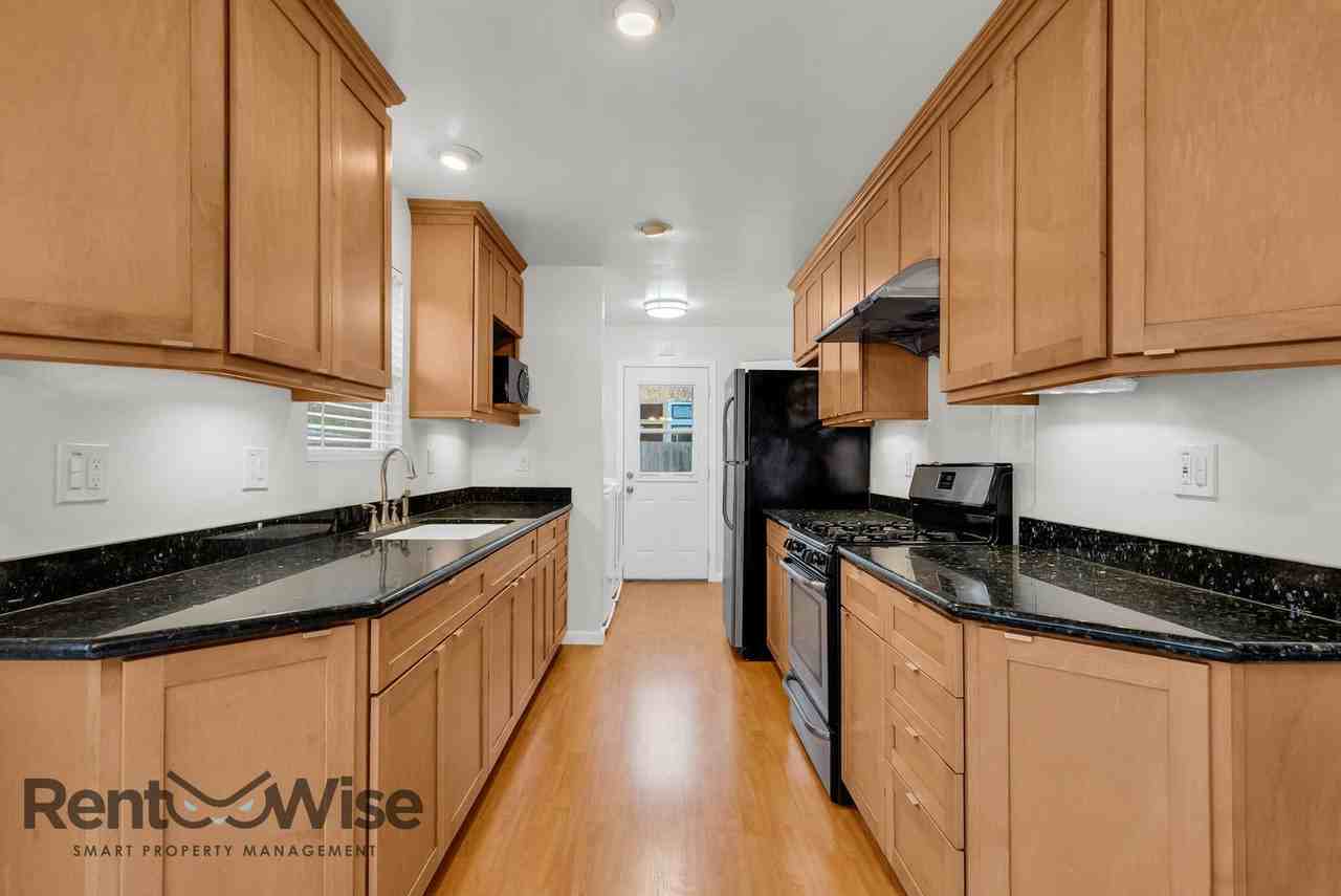 2406 Kehoe Ave - Photo 3 of 45