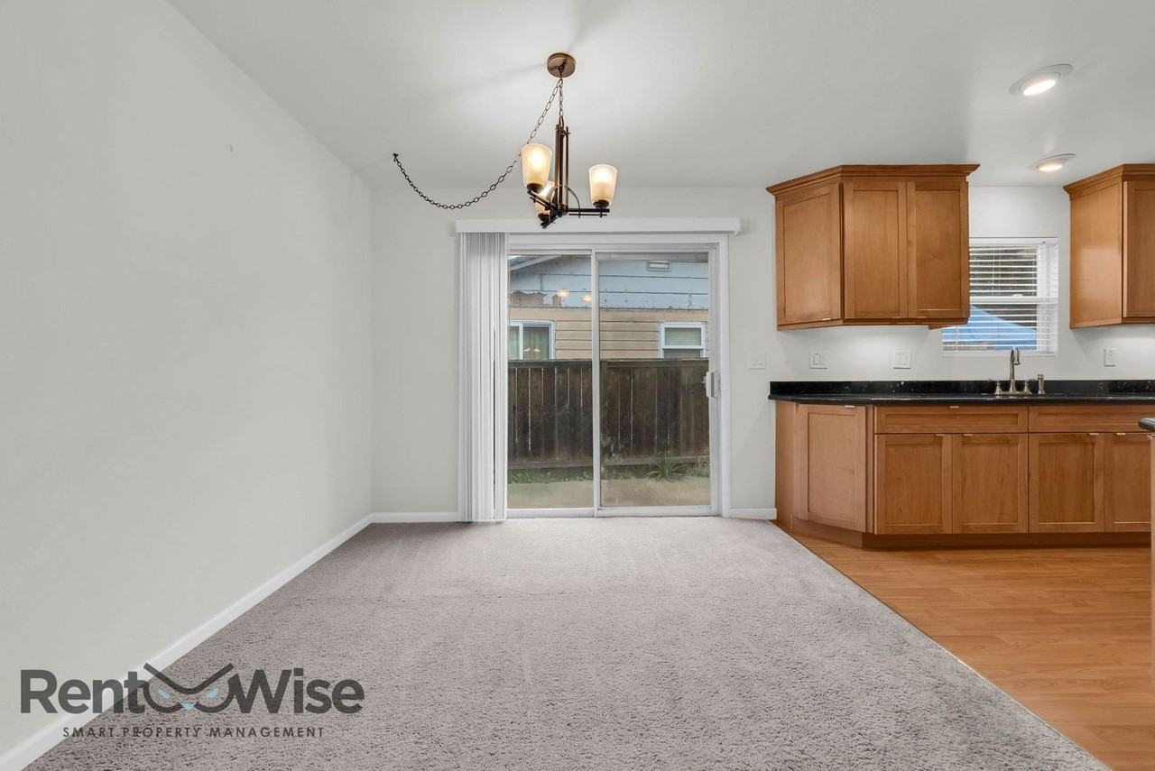 2406 Kehoe Ave - Photo 7 of 45