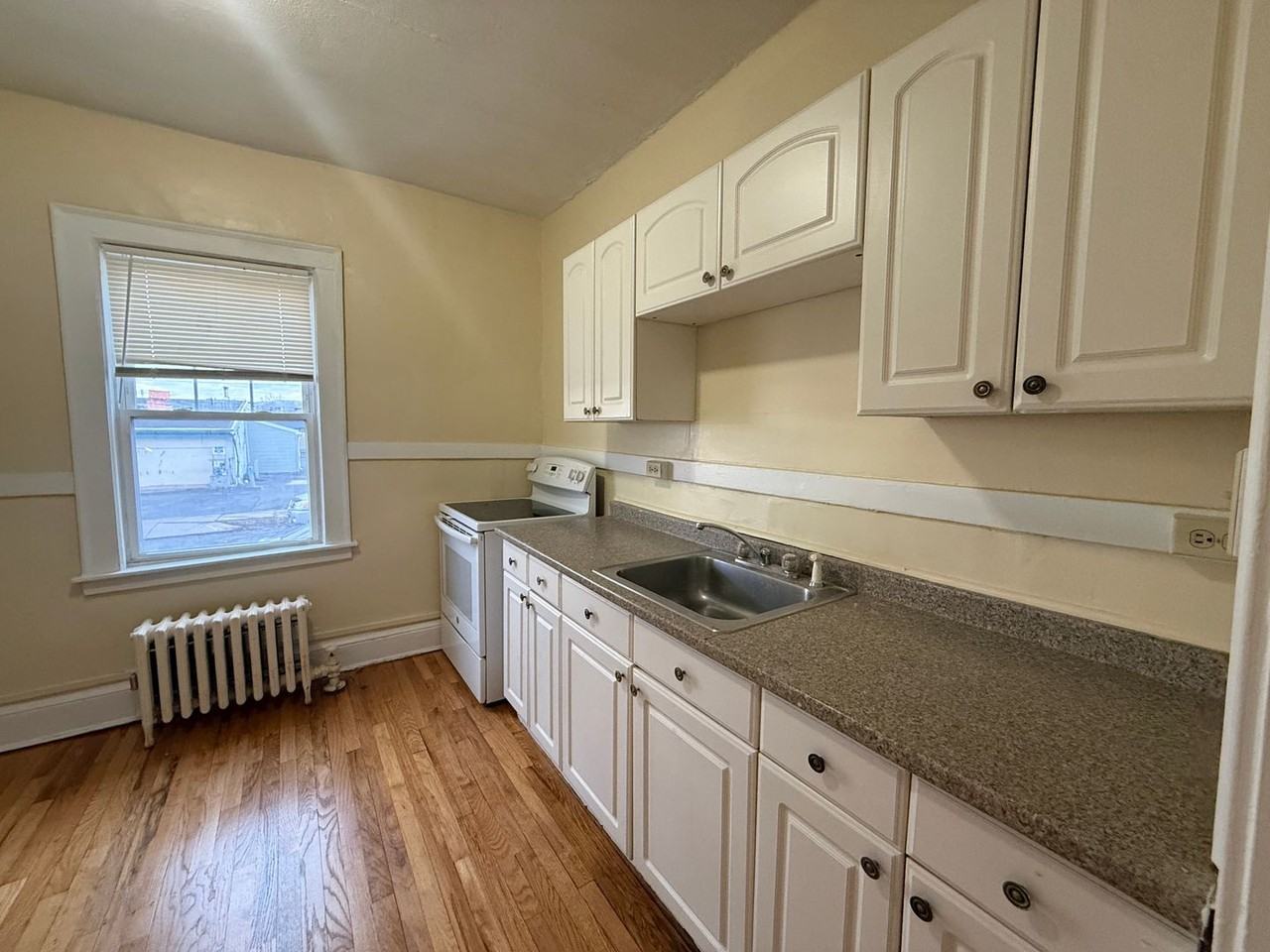 851 Wethersfield Ave - Photo 3 of 11