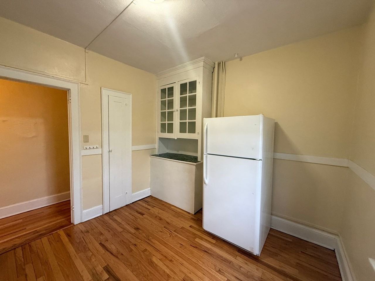 851 Wethersfield Ave - Photo 5 of 11