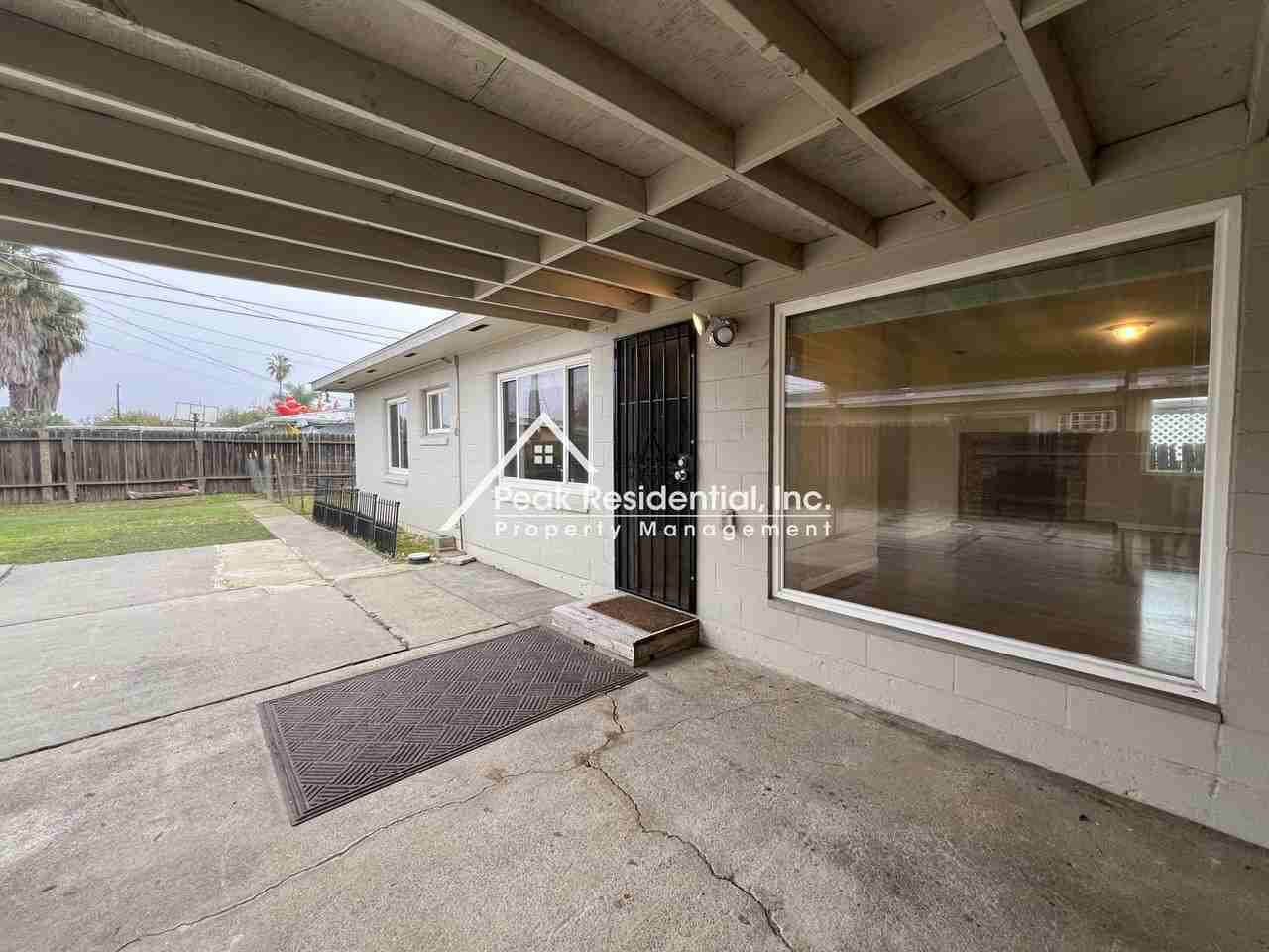 5920 35th Ave - Photo 5 of 21