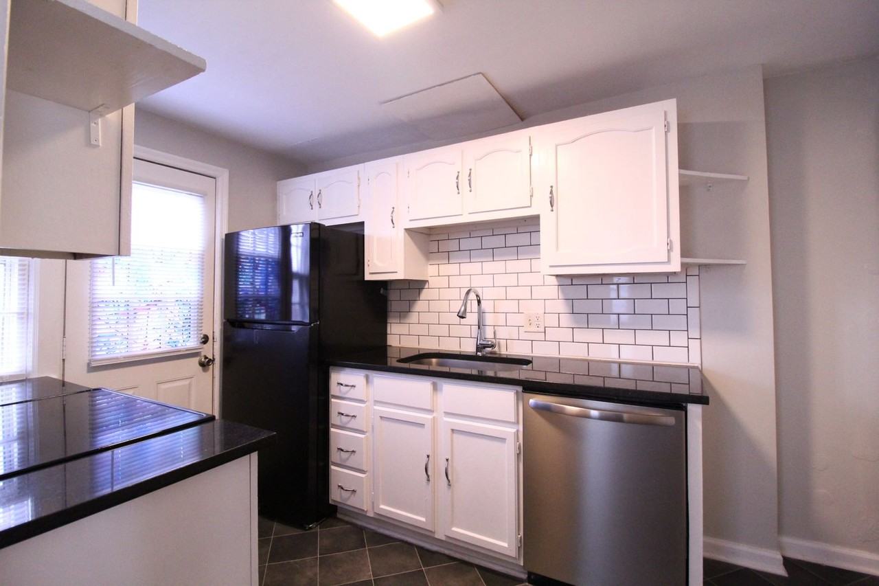 7245 Wyandotte St - Photo 6 of 12