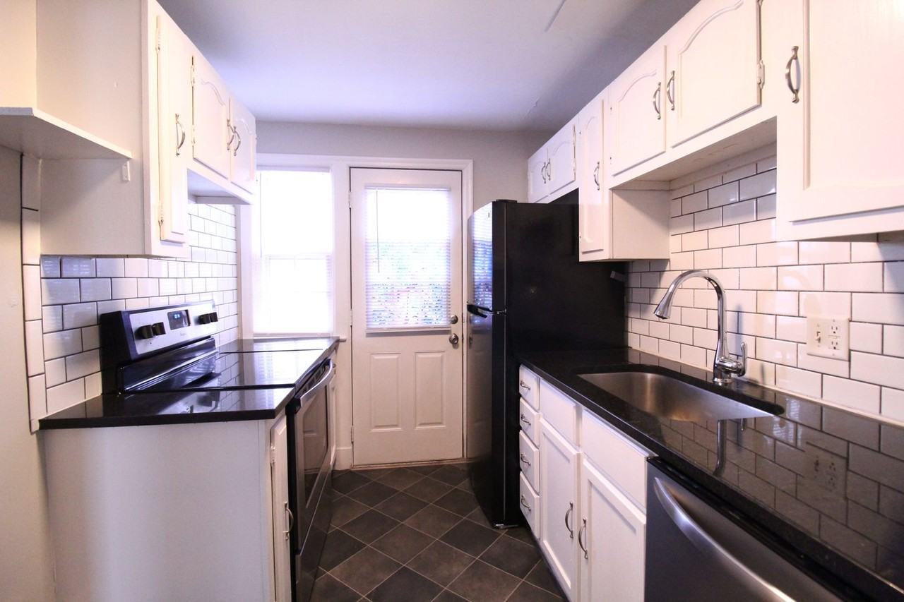 7245 Wyandotte St - Photo 7 of 12