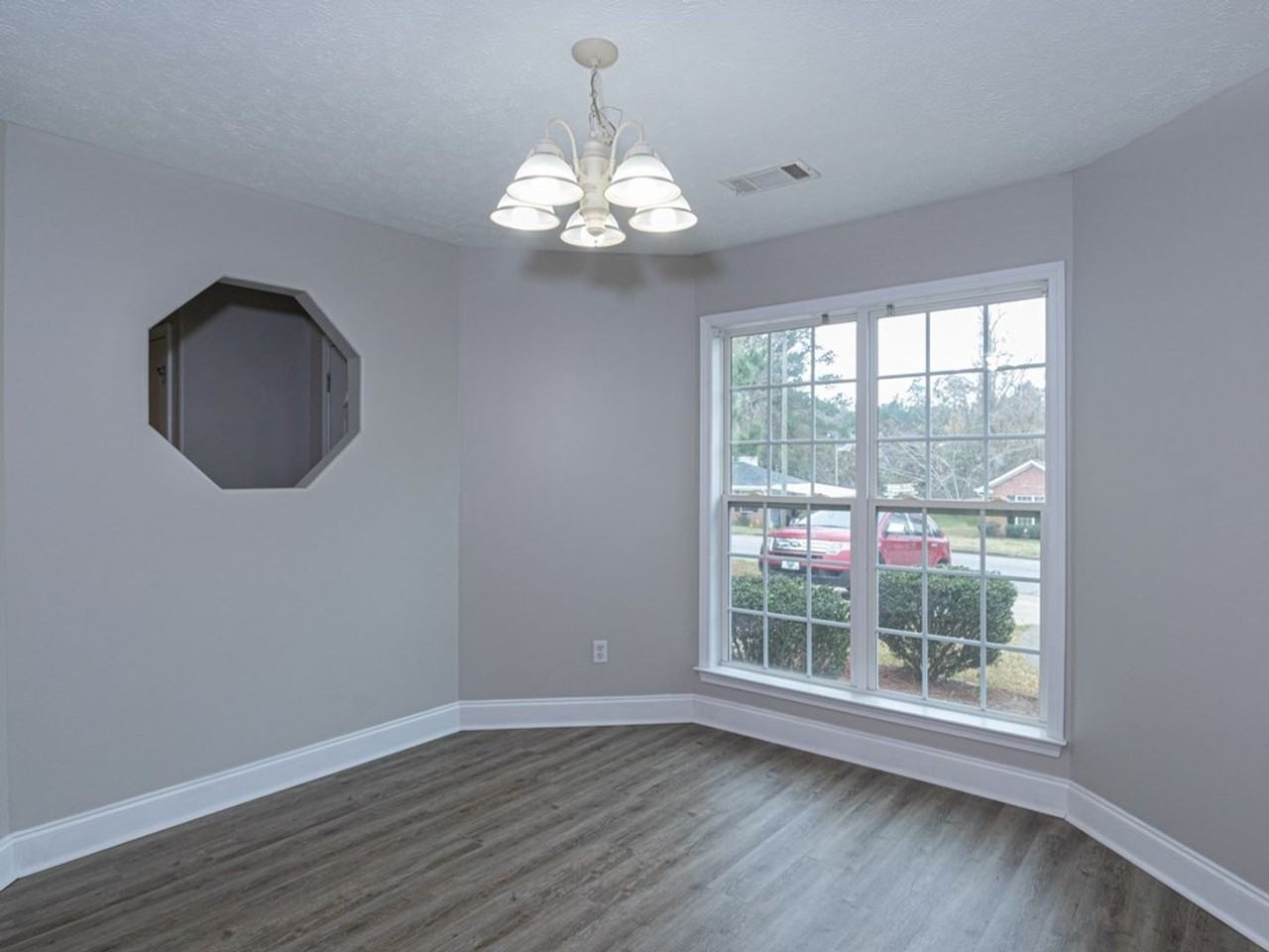 5813 Gleneden Dr - Photo 3 of 23