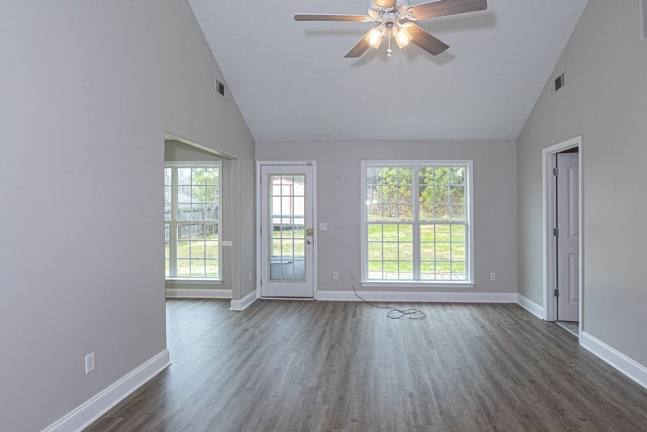 5813 Gleneden Dr - Photo 4 of 23