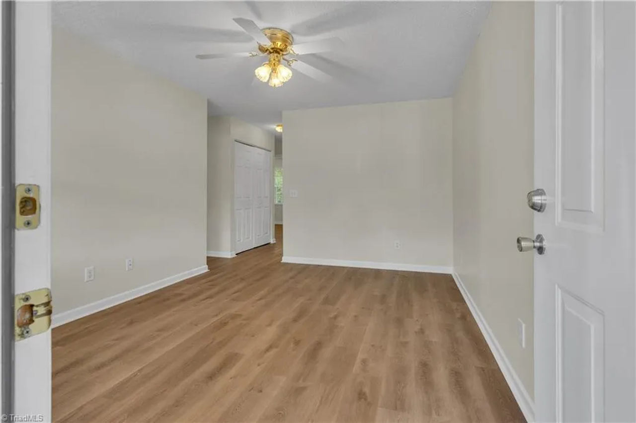 1020 Westbrook Ct - Photo 4 of 23