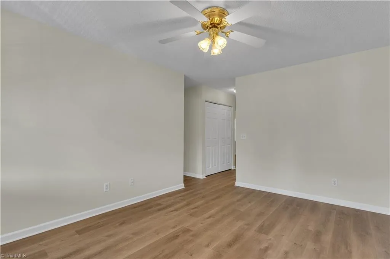 1020 Westbrook Ct - Photo 5 of 23