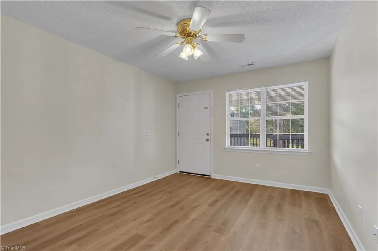 1020 Westbrook Ct - Photo 6 of 23