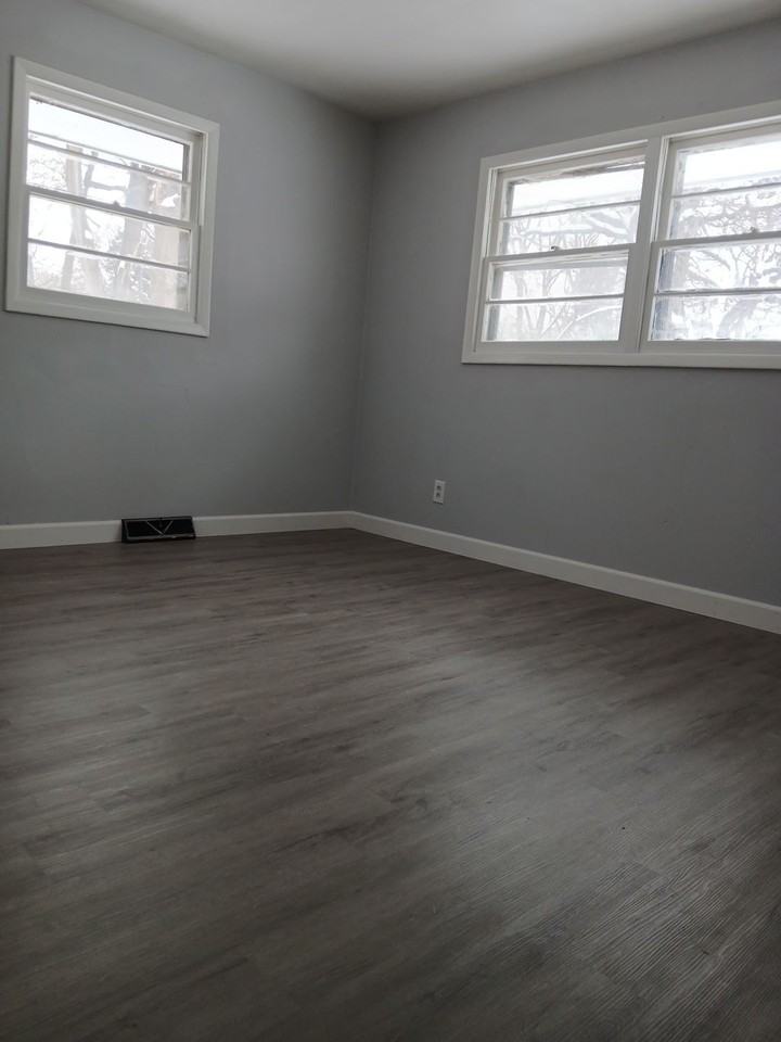 1017 Irving Ave #1 - Photo 3 of 8