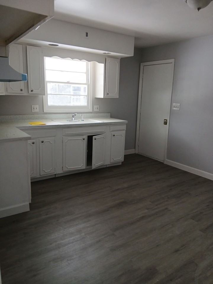 1017 Irving Ave #1 - Photo 6 of 8