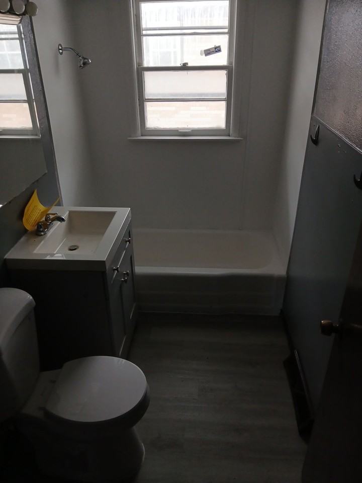 1025 Irving Ave #2 - Photo 5 of 7