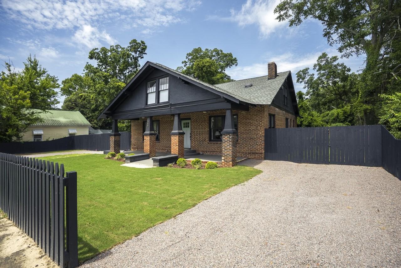 227 Kershaw St Ne - Photo 3 of 50